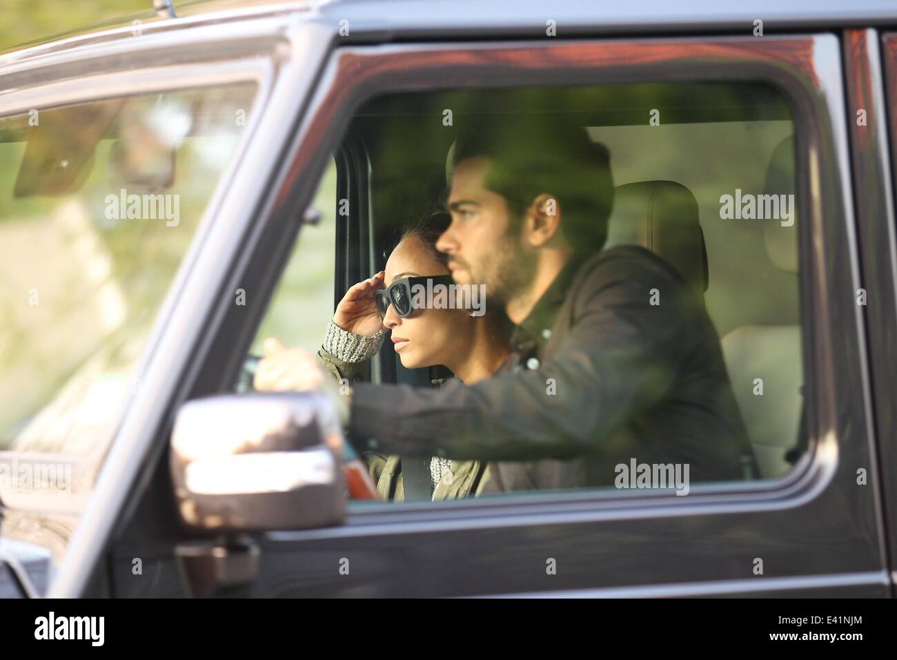 Jesse Metcalfe and Cara Santana with friends at Alfred cafe on Melrose