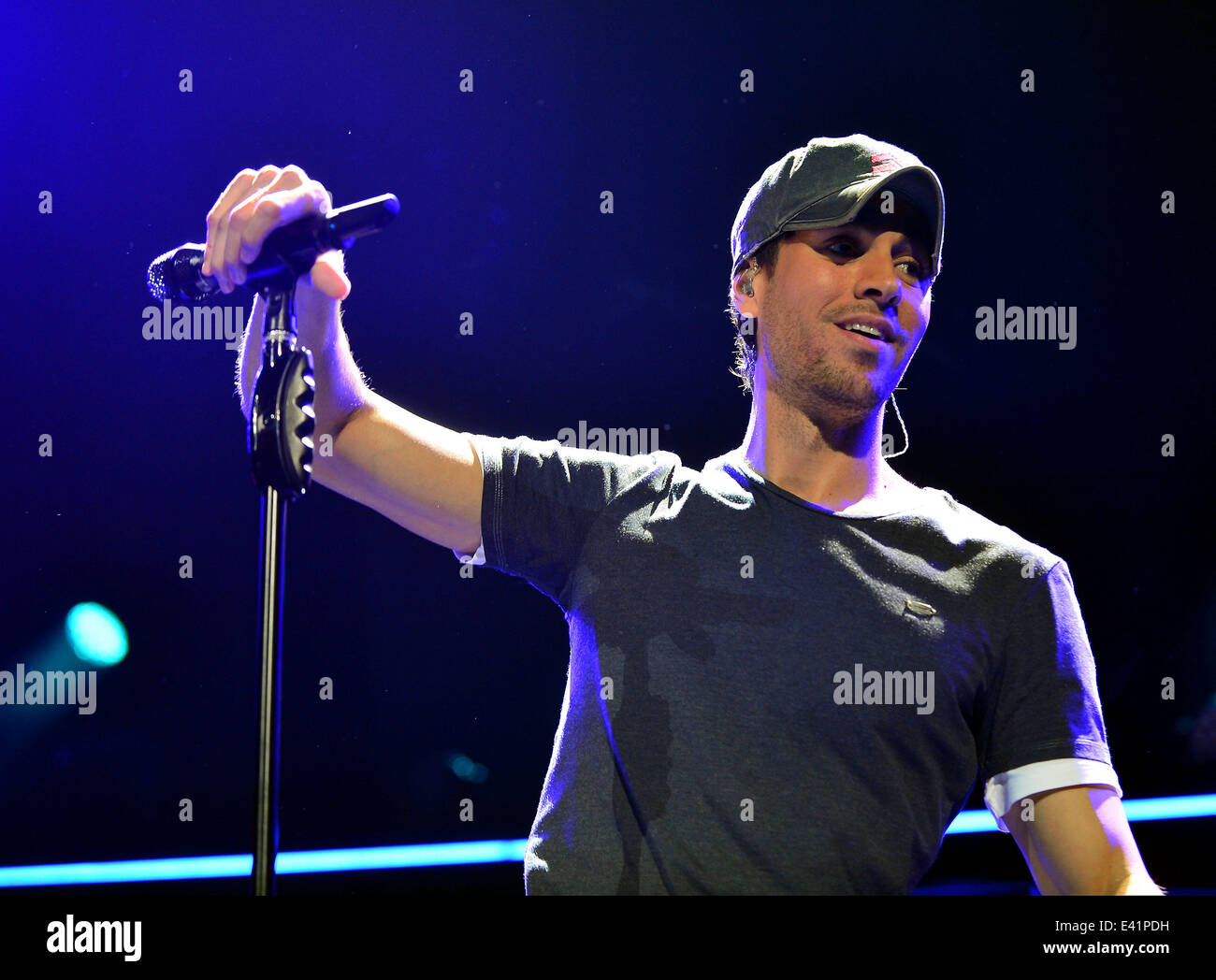 Enrique iglesias 2023 song. энрике иглесиас 2021. иглесиас москва концерт. иглесиас москва концерт. энрике иглесиас концерт в москве.