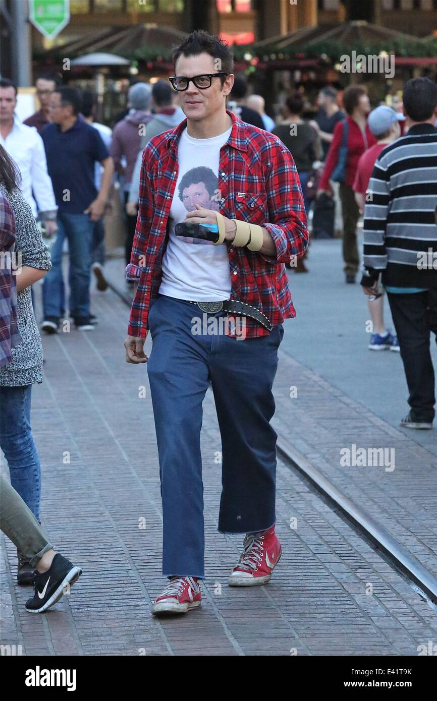 Johnny Knoxville with hurt arm enjoys The Grove but has fun with the fans  Featuring: Johnny Knoxville Where: Los Angeles, California, United States  When: 23 Dec 2013 Stock Photo - Alamy