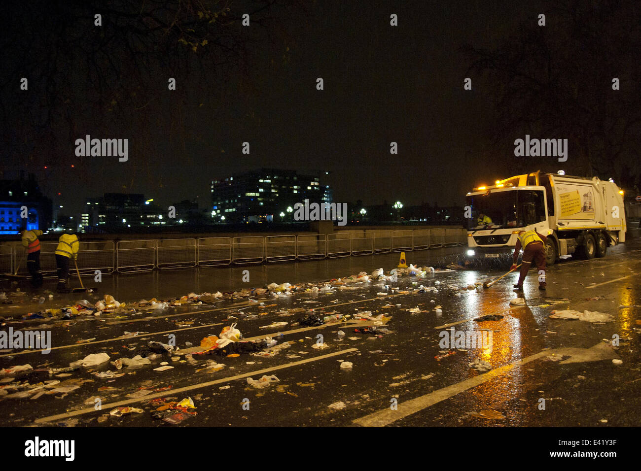 The clean up operation begins after London's spectacular 2013 New Year ...