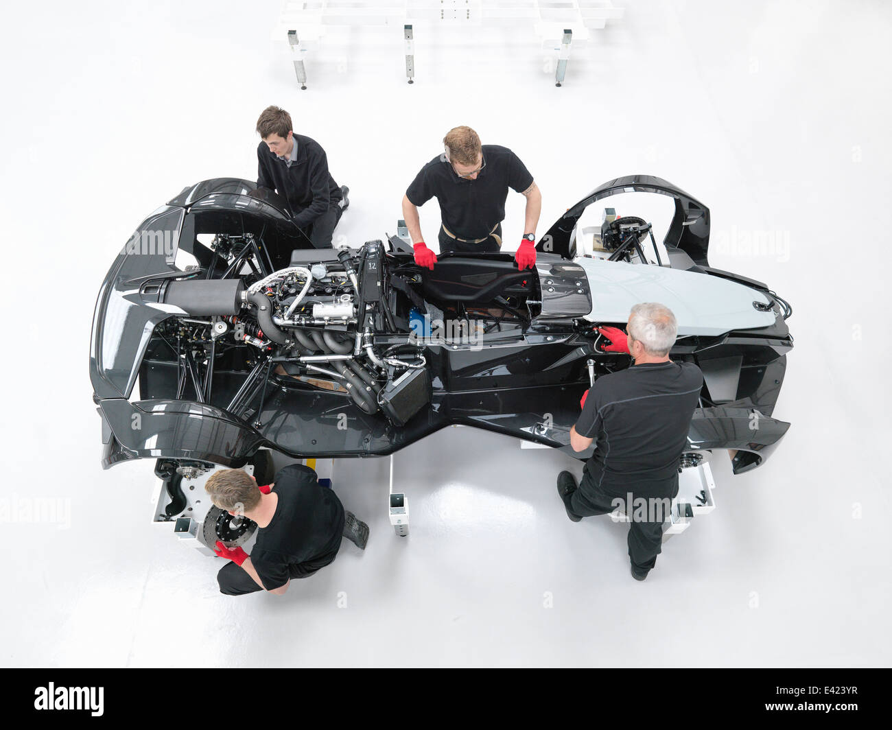 Overhead Vehicle Stock Photos & Overhead Vehicle Stock Images Alamy