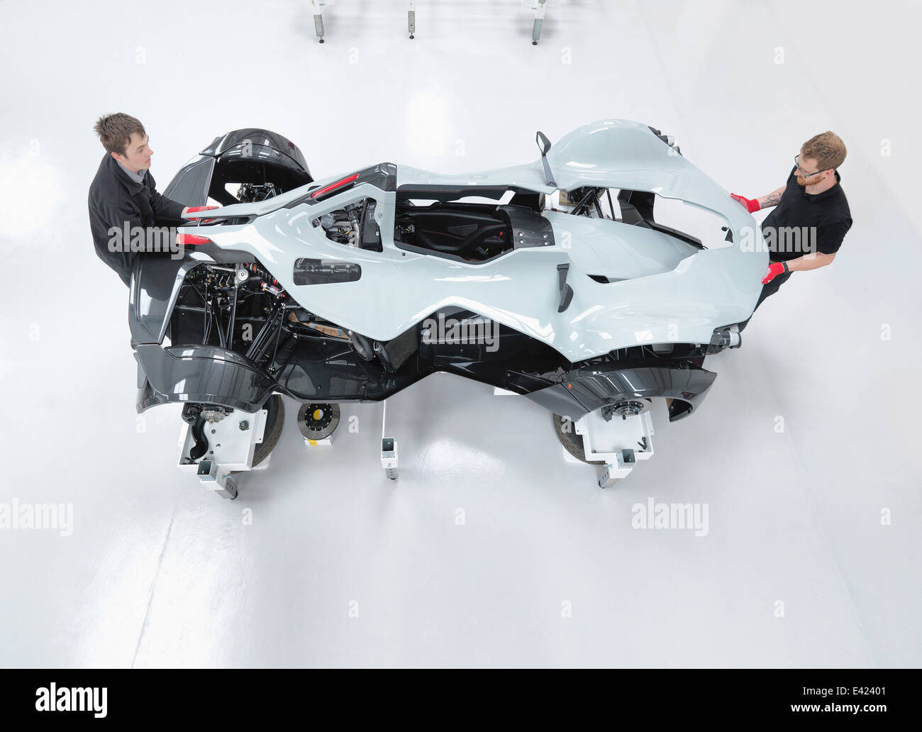 Overhead Vehicle Stock Photos & Overhead Vehicle Stock Images Alamy