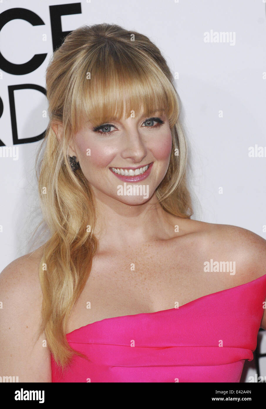 Melissa rauch red dress hi-res stock photography and images - Alamy