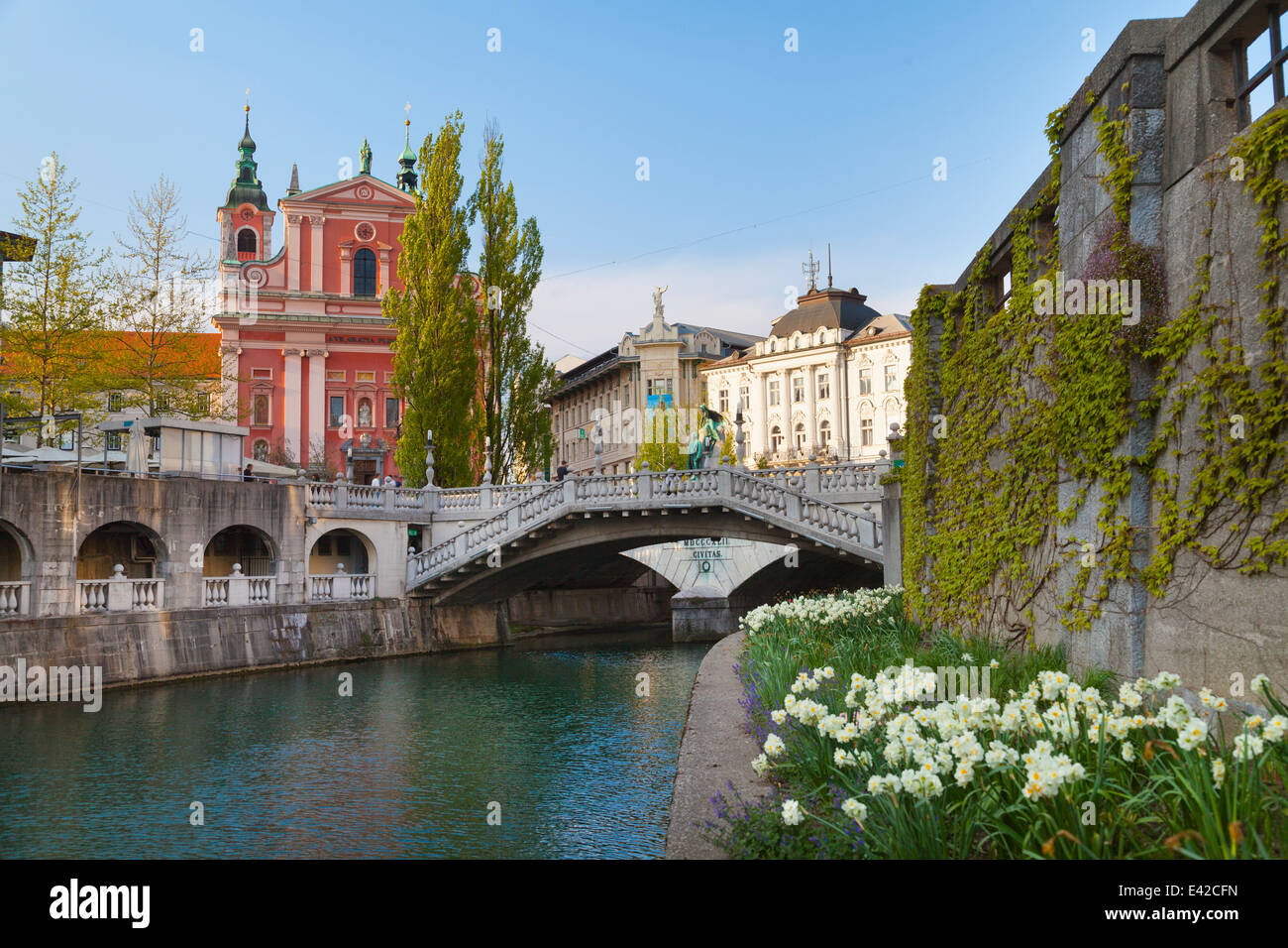 Ljubljana city center, Lublijanaka river, Tromostovje bridge and Franciscan Church of the Annunciation, Slovenia Stock Photo