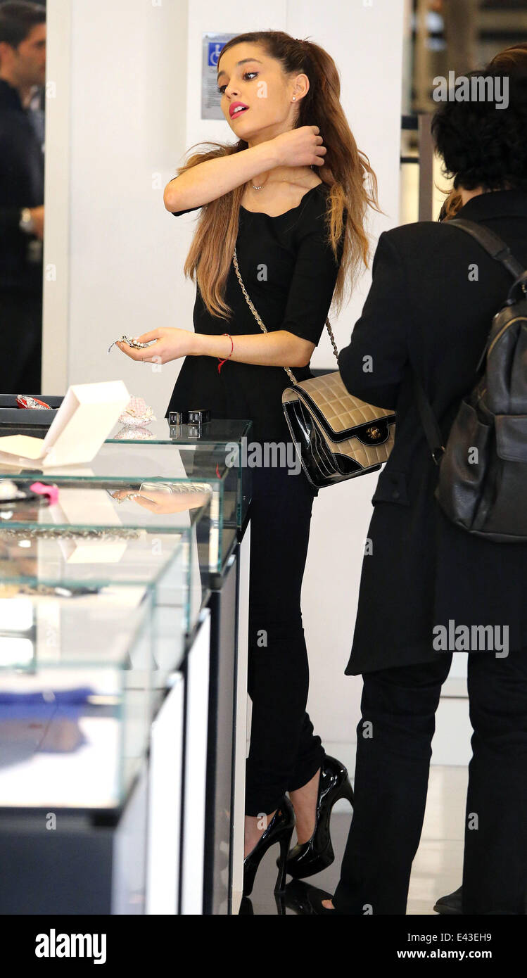 Ariana Grande shopping at Chanel Boutique on Robertson Boulevard with her  mother Joan. While inside, Grande looked at bags, brooches, and cosmetics.  Featuring: Ariana Grande Where: Los Angeles, California, United States When