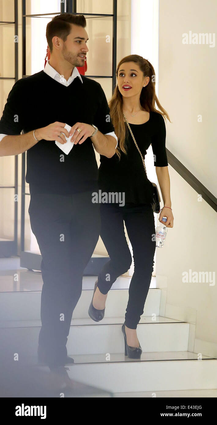 Ariana Grande shopping at Chanel Boutique on Robertson Boulevard with her  mother Joan. While inside, Grande looked at bags, brooches, and cosmetics.  Featuring: Ariana Grande,Joan Grande Where: Los Angeles, California, United  States