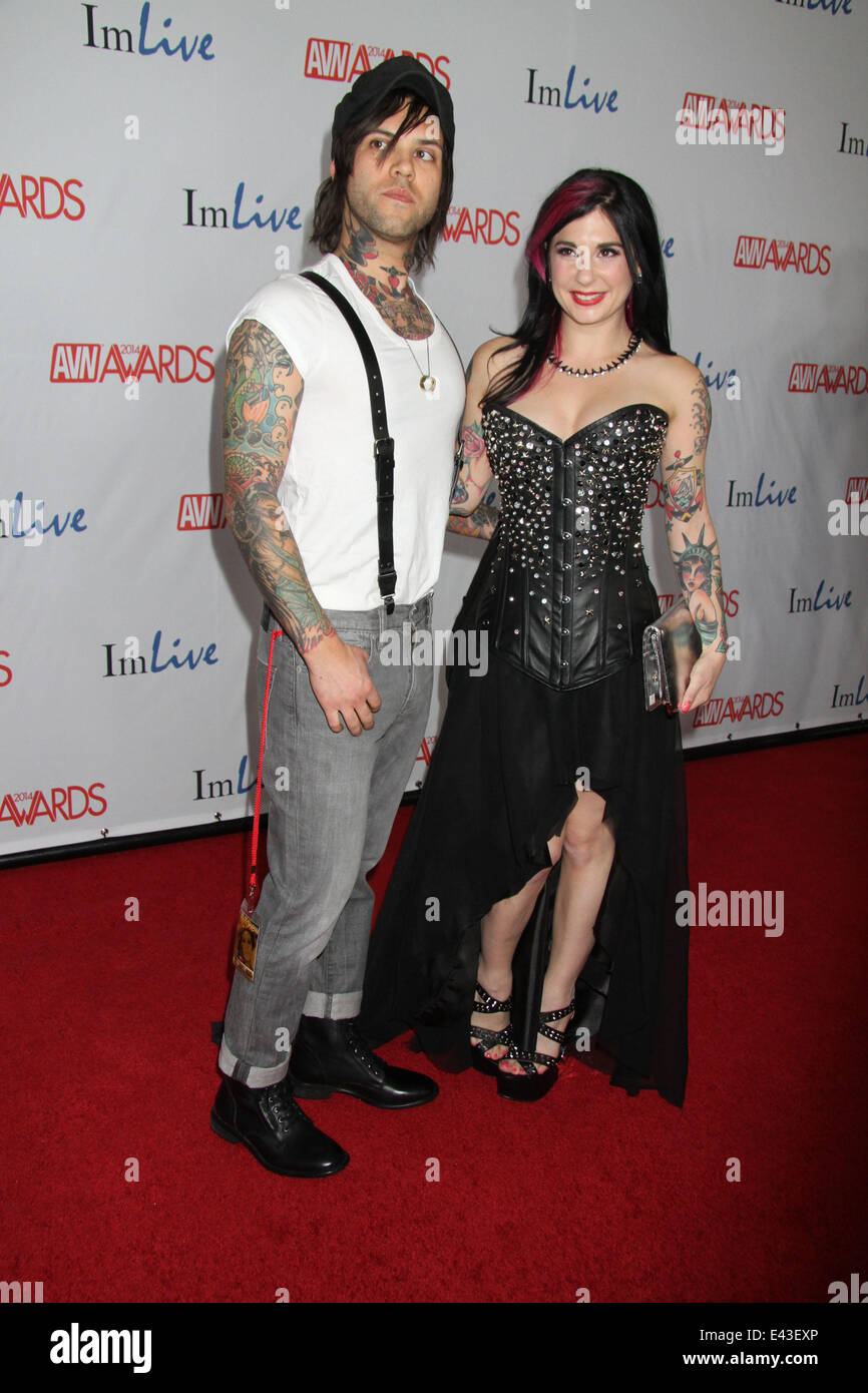 File:Joanna Angel and Small Hands at Inked Awards 2015