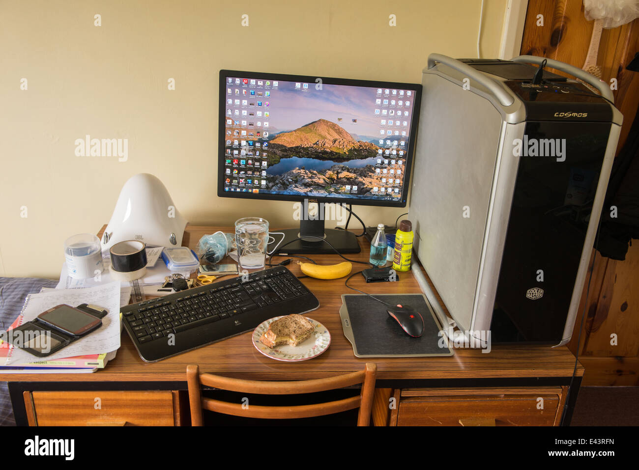 Cluttered Computer Desk Stock Photo 71384425 Alamy