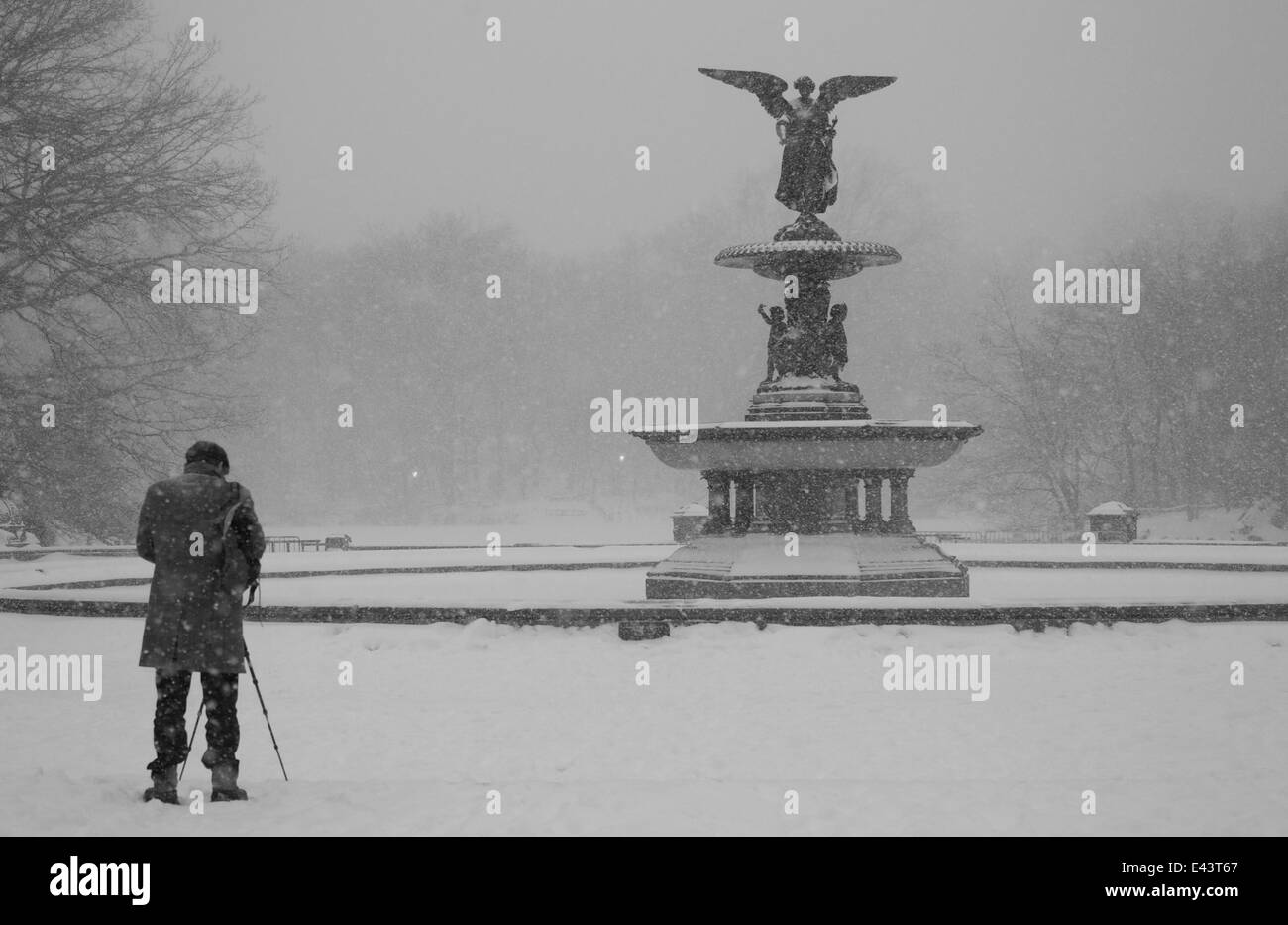 A Winter Storm Warning has been issued for the New York City tri-state area and Southern New York State from the National Weather Service. The arctic blast will bring near-blizzard conditions with eight to 12 inches of snow expected in these regions. Wind Stock Photo