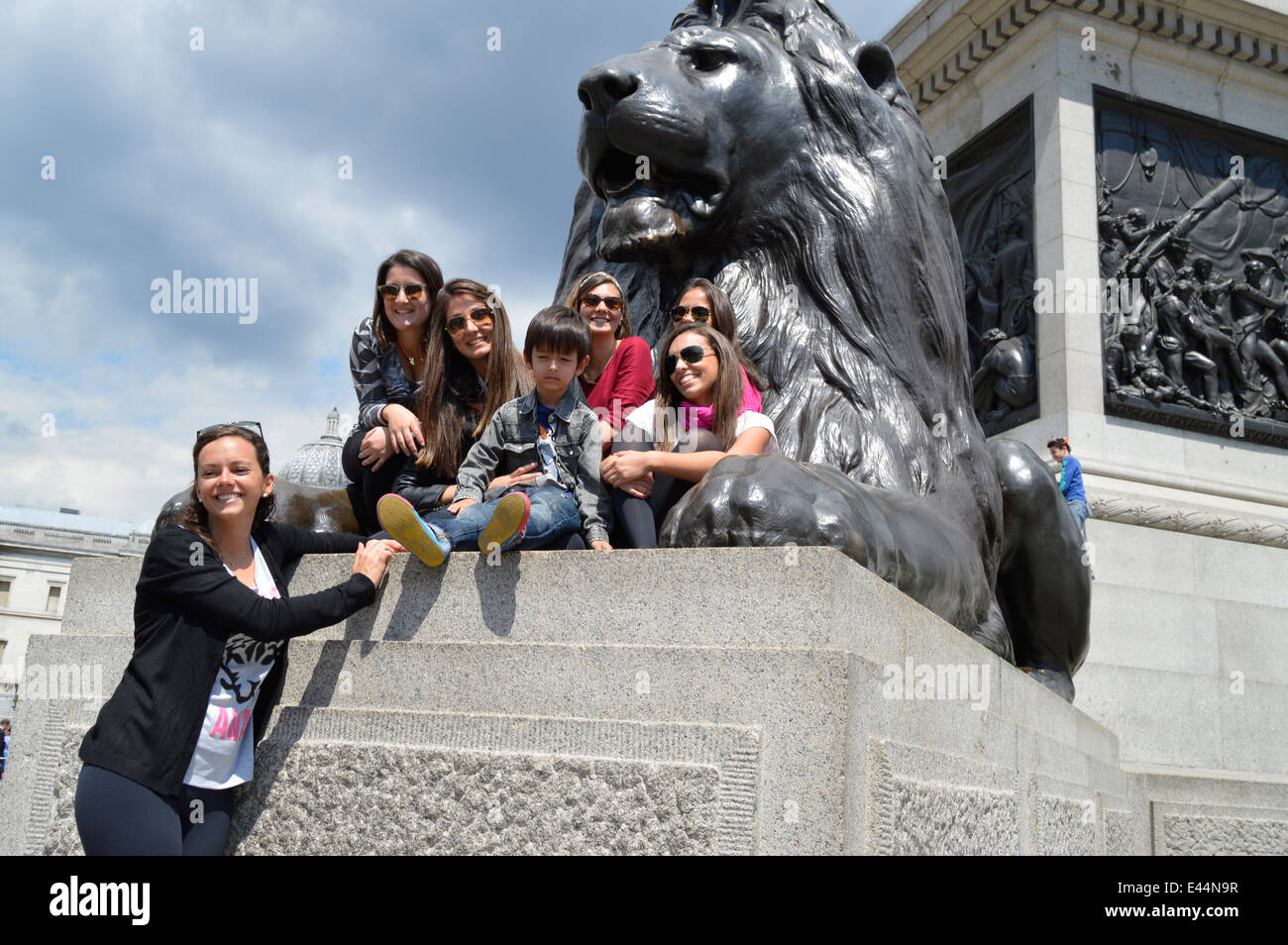 Statue of lion in trafalgar square hi-res stock photography and images ...