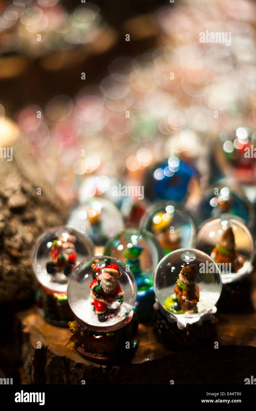 Santa snow globe hi-res stock photography and images - Alamy