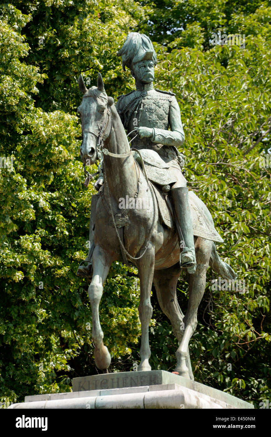 Chatham, Kent, England, UK. Statue (by Sydney March 1912) of Lord Kitchener, on the approach to
