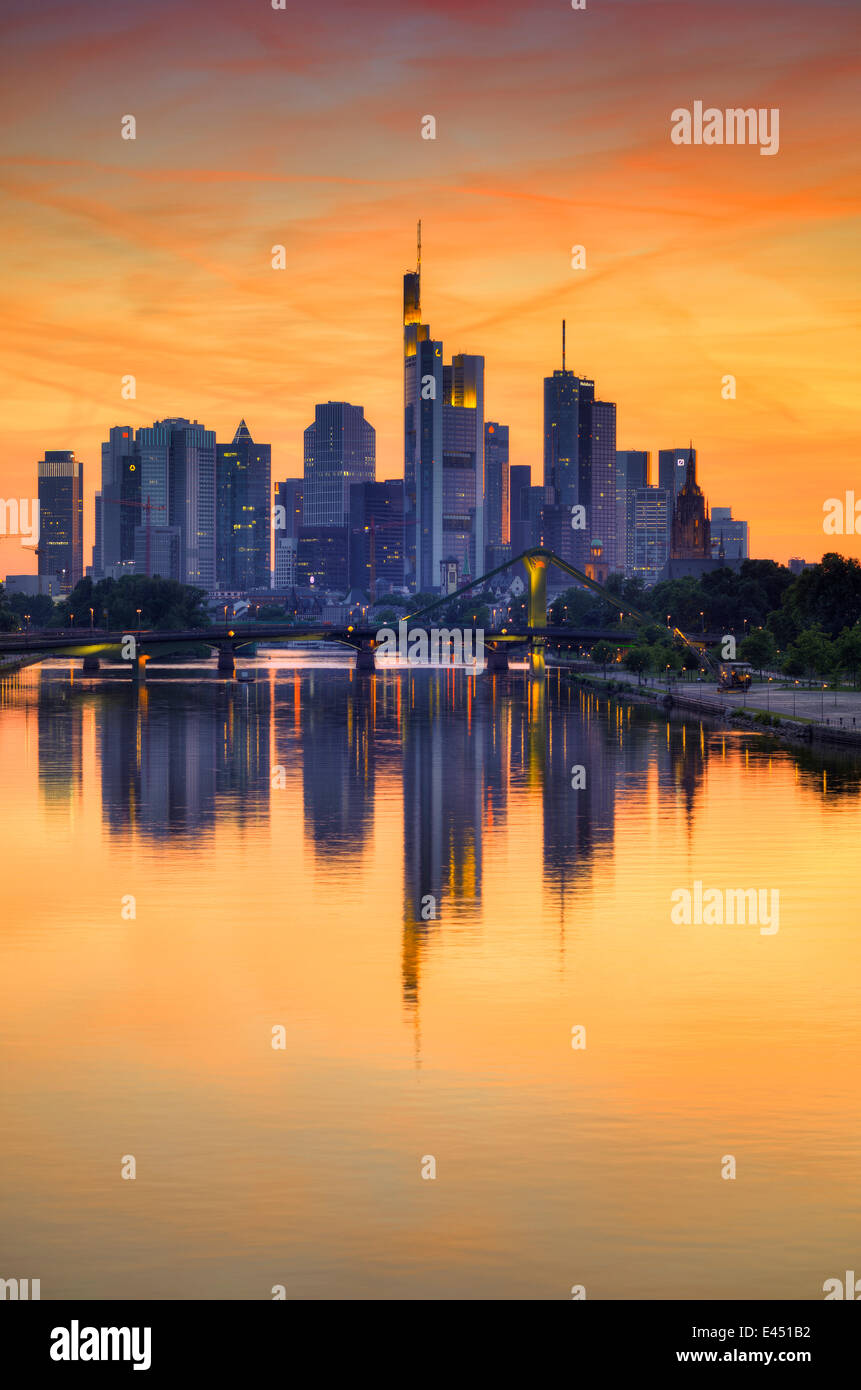 Skyline at dusk, TaunusTurm, Tower 185, Commerzbank, MesseTurm, ECB, European Central Bank, Helaba Landesbank Hessen Stock Photo