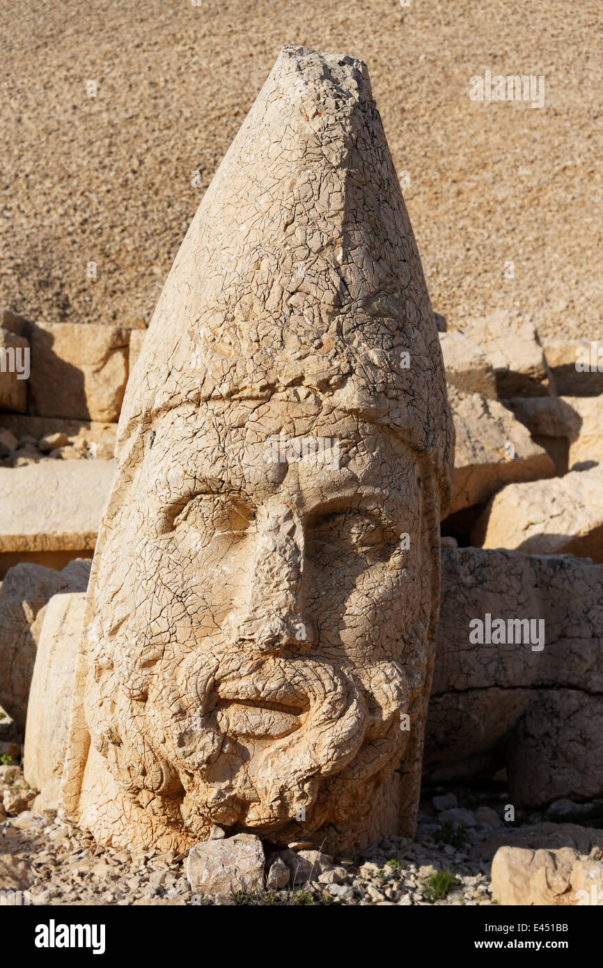 Stone head of Heracles, western terrace, grave of Antiochus, Mount Nemrut, Nemrut Dagi, Adiyaman province Stock Photo