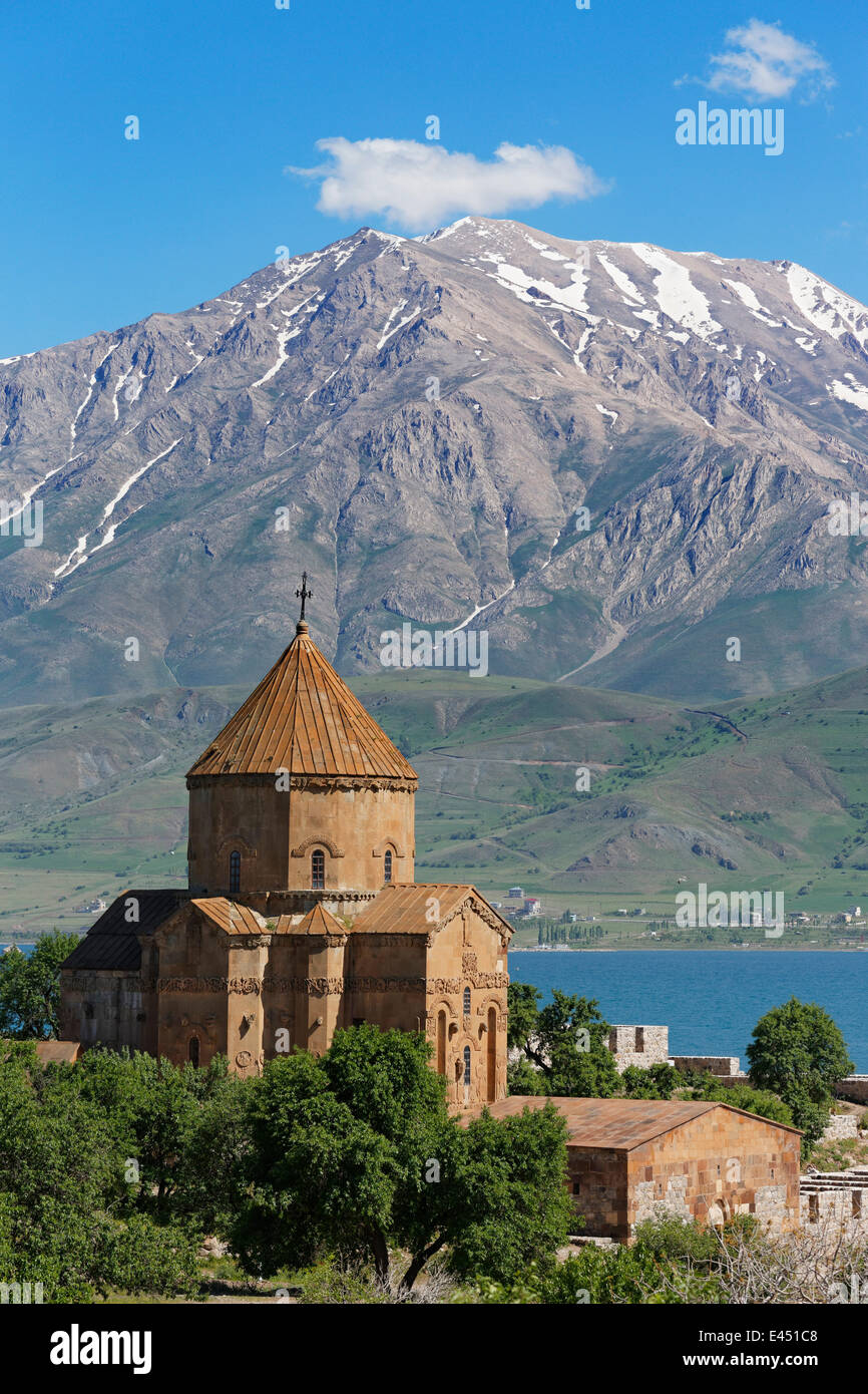 Armenian Church of the Holy Cross, Akdamar, Aghtamar, Akhtamar, Akdamar Adası, Lake Van, mountain Çadır Dagi, Van Province Stock Photo
