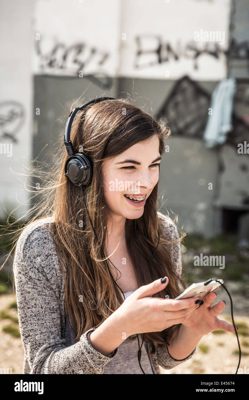 Girl listening to music on smartphone Stock Photo Alamy