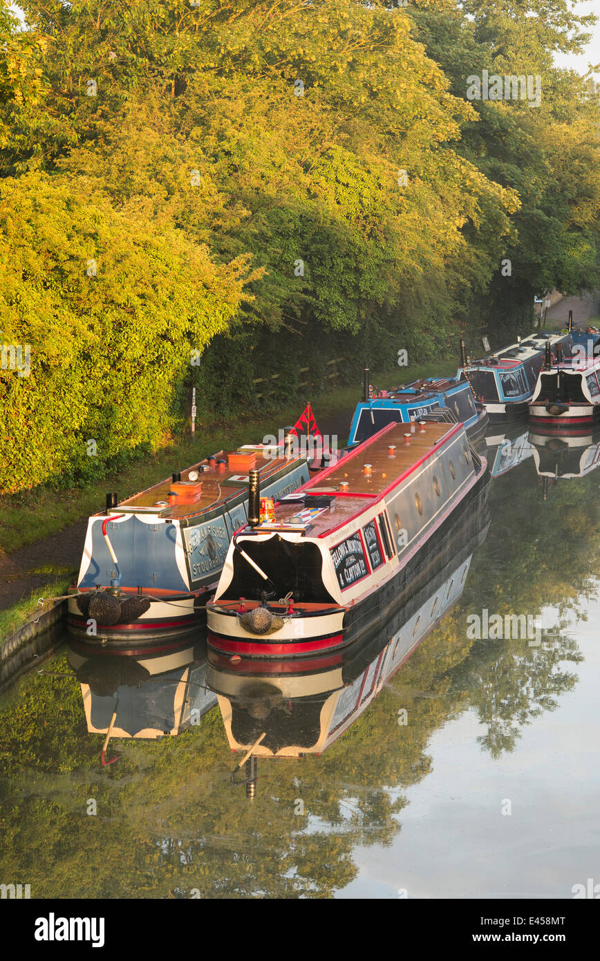 Narrowboats at Braunston Historic Canal Rally on the Grand Union canal at sunrise.  Braunston, Northamptonshire, England Stock Photo