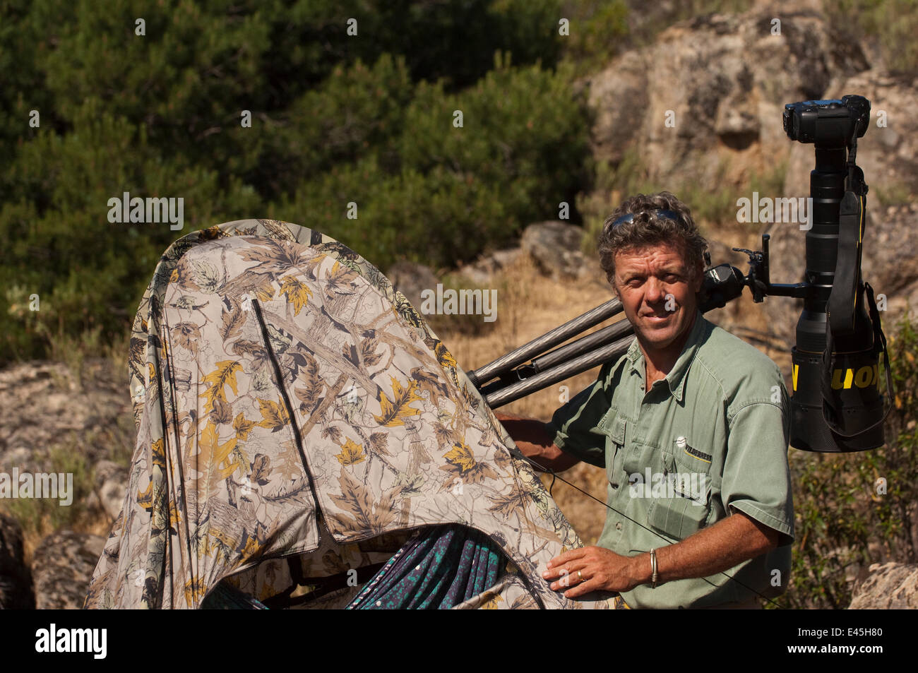 Photographer, Pete Oxford, next to hide, Sierra de Andújar Natural Park, Mediterranean woodland of Sierra Morena, north east Jaén Province, Andalusia, Spain, May 2009 Stock Photo