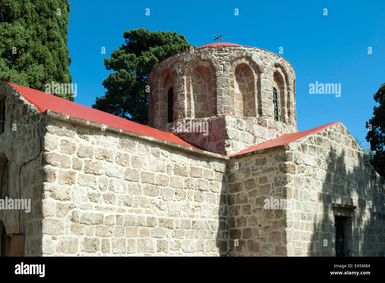 Griechenland, Rhodos, Asgourou (Sgourou), die Kirche Agios Ioannis o  Prodromos (14-15. Jhd) wurde mit einem Minarett versehen Stock Photo - Alamy