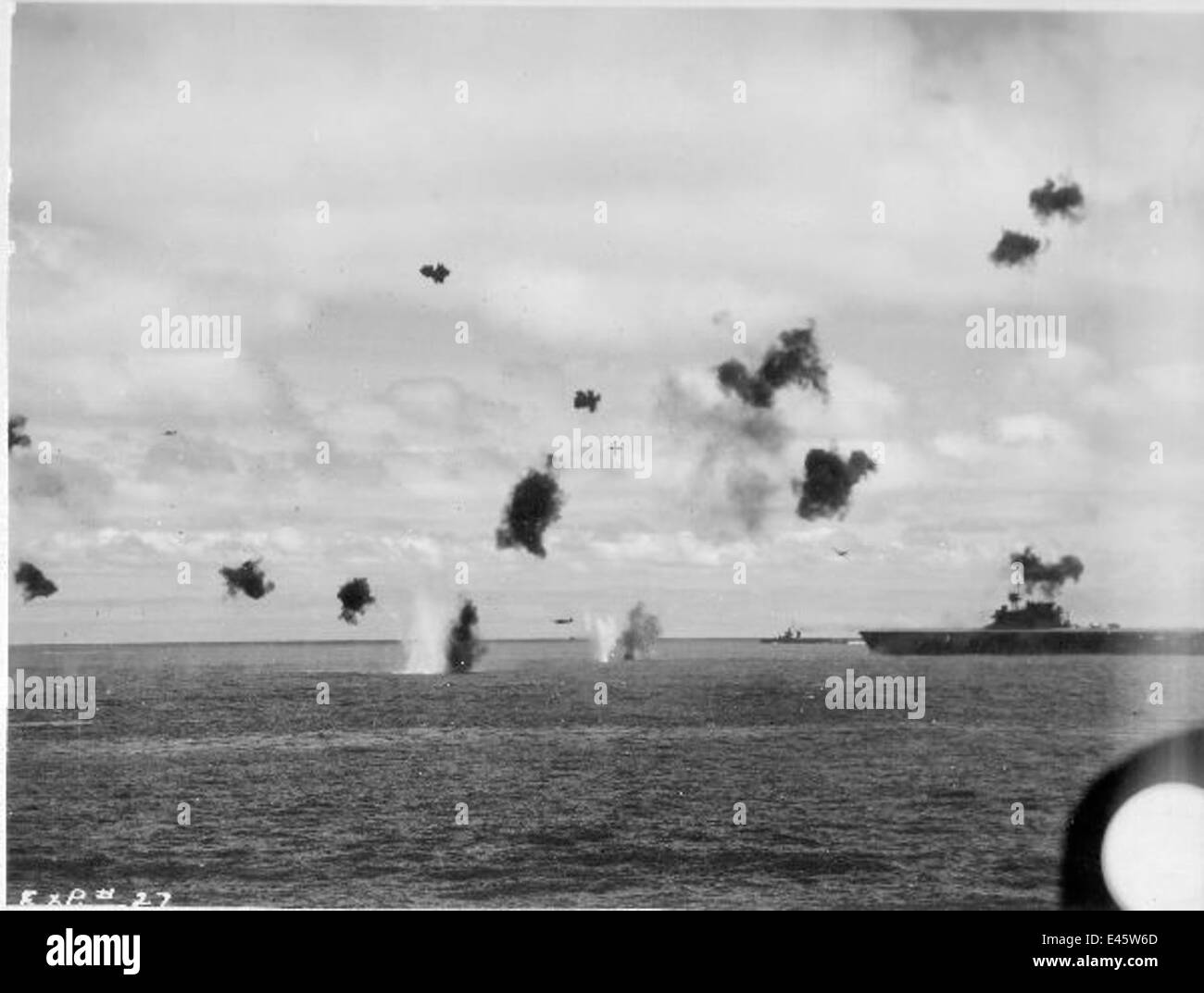 Battle of midway aircraft carrier hi-res stock photography and images ...