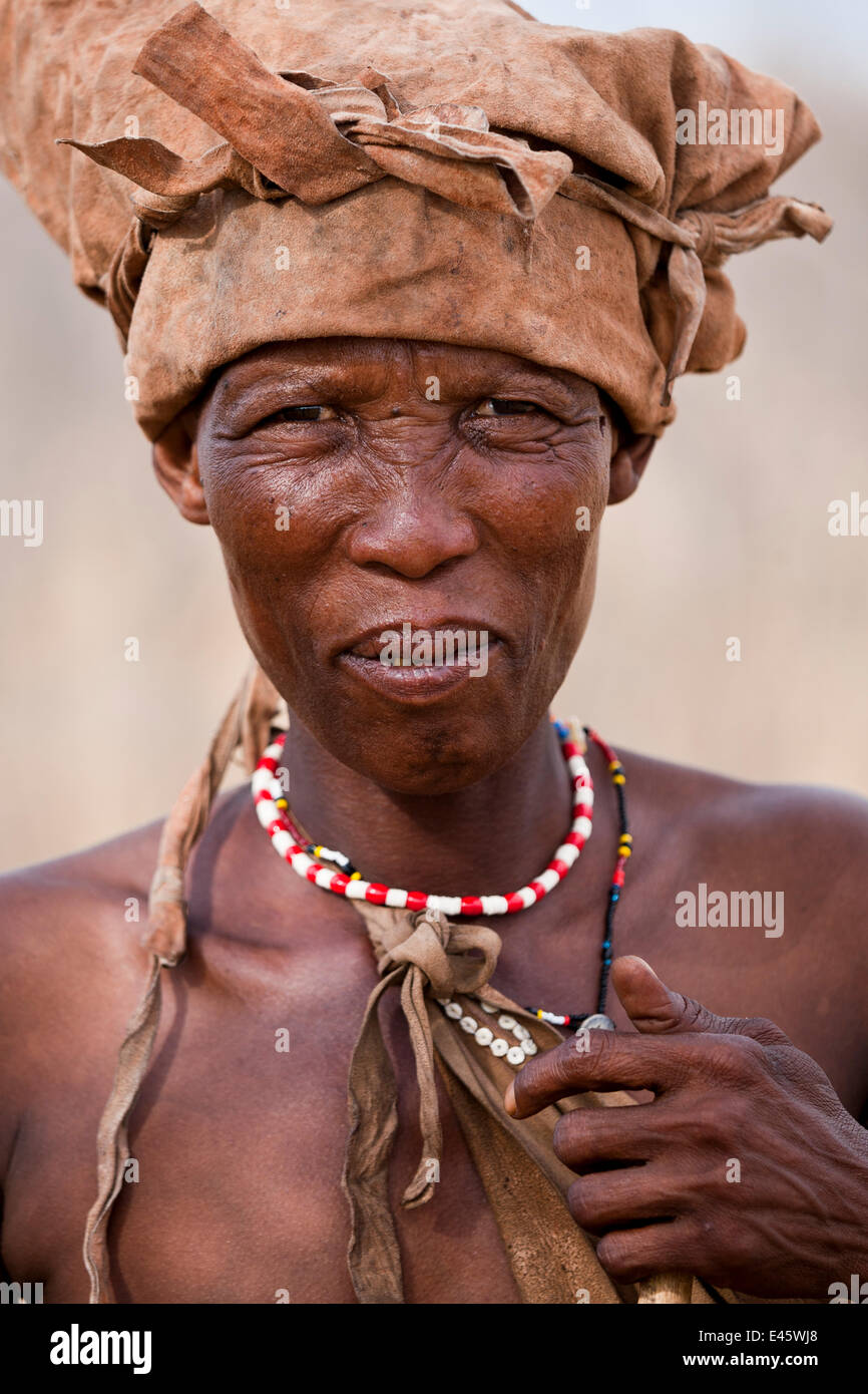 Kalahari bushmen, woman in central Kalahari desert, Botswana, November