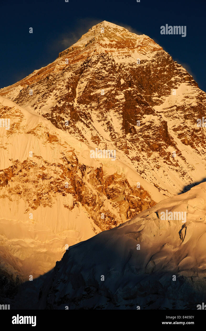 Nepal himalaya mount everest 8848m hi-res stock photography and