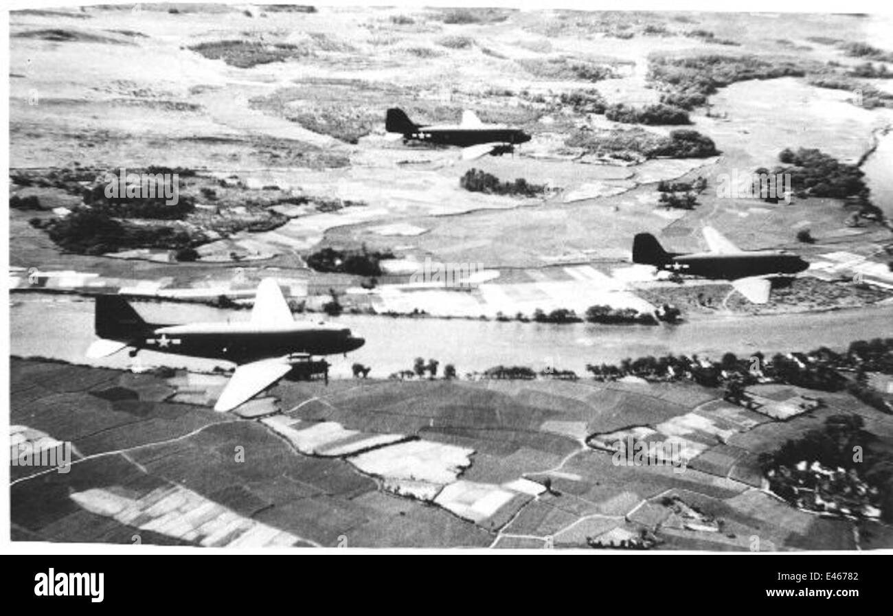 47 troop carrier air Black and White Stock Photos & Images - Alamy