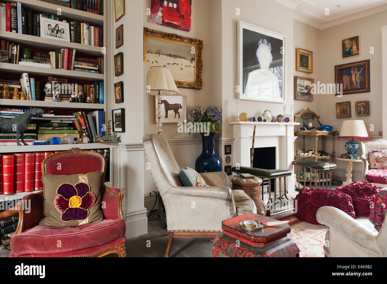 London house, living room with fireplace and Chris Levine artwork Stock Photo