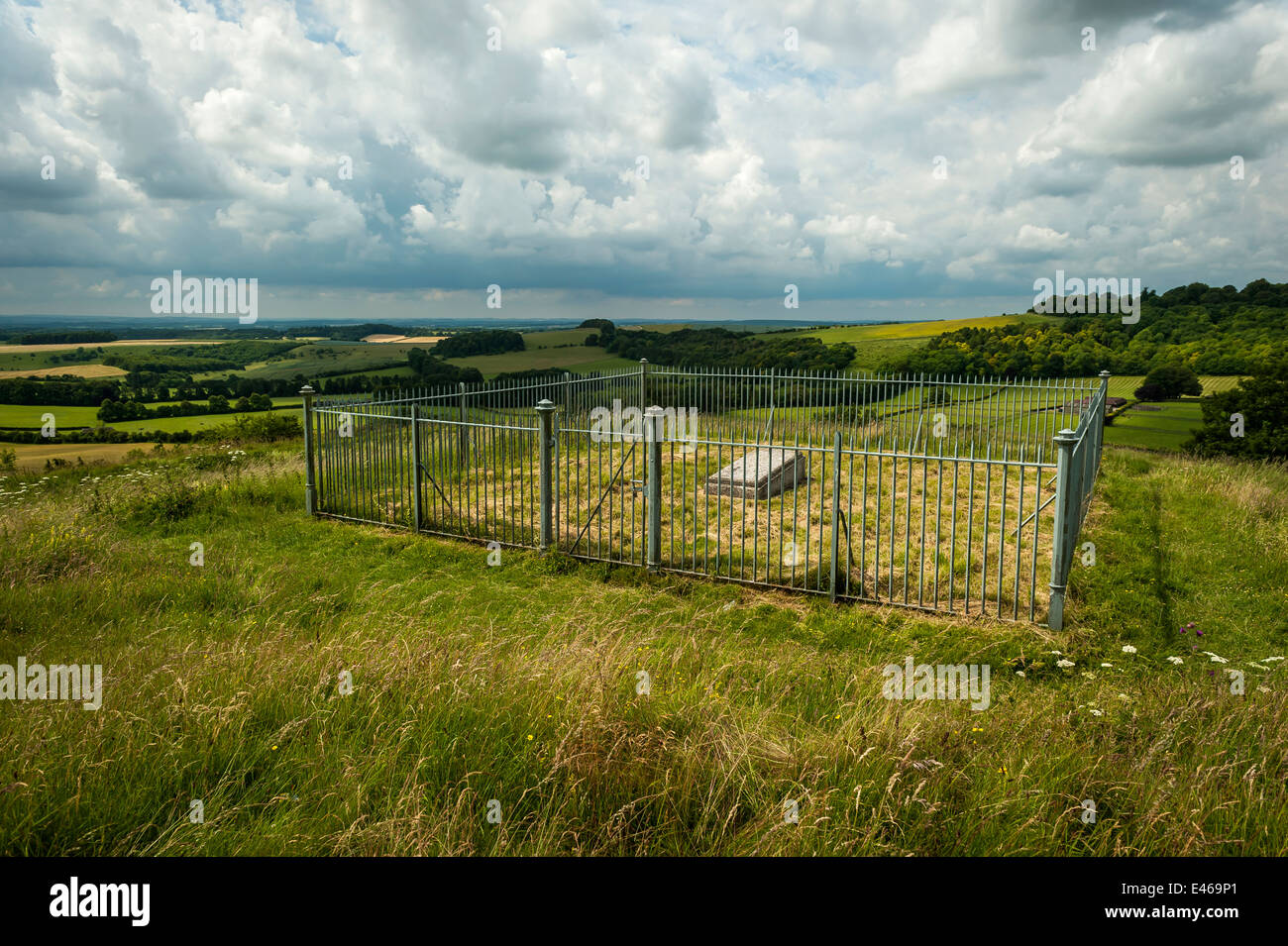 The grave of George Herbert, 5th Earl of Carnarvon on Beacon Hill, Burghclere, Hampshire, UK Stock Photo