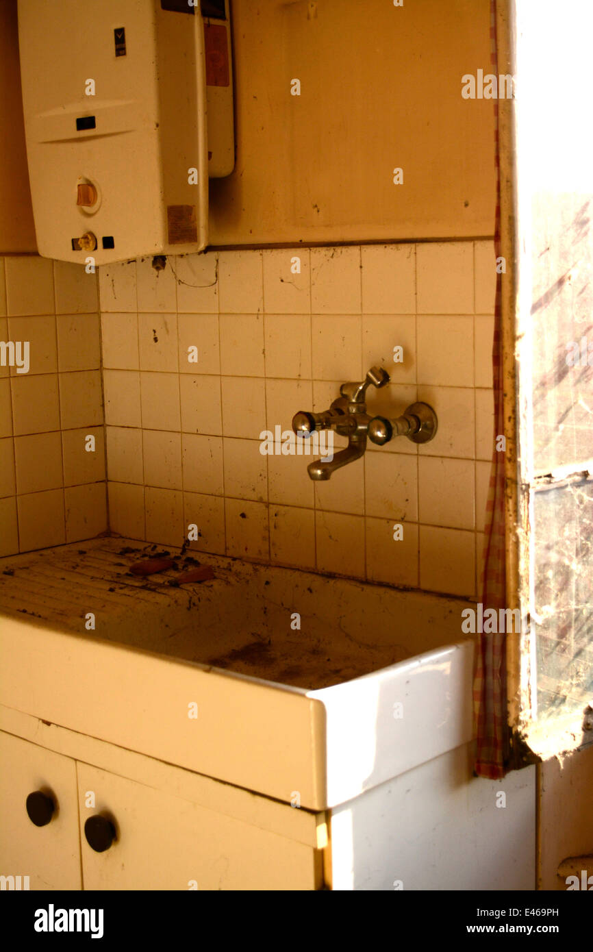 Kitchen Sink Old Fashioned Stock Photos Kitchen Sink Old