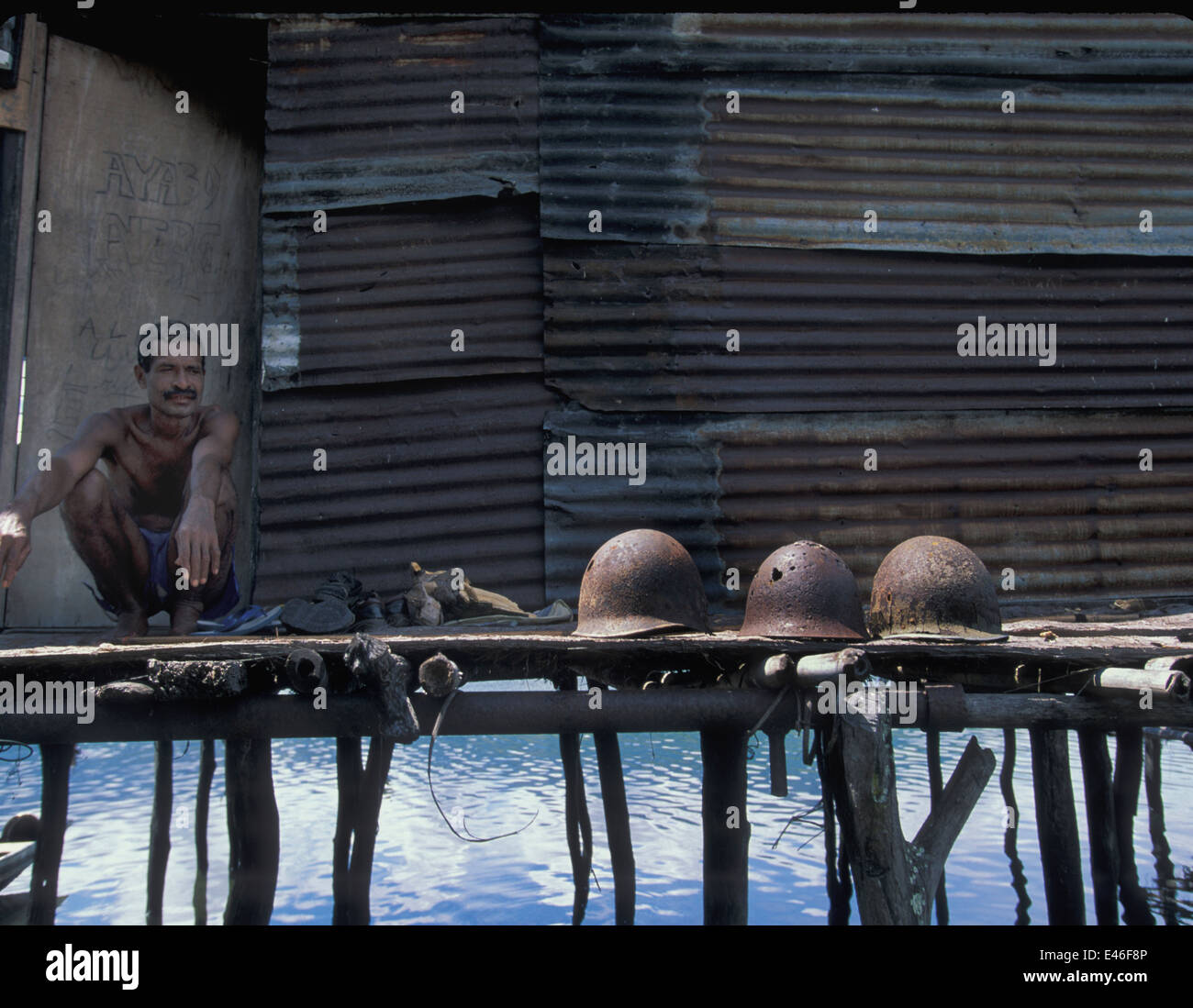 War helmets hi-res stock photography and images - Alamy