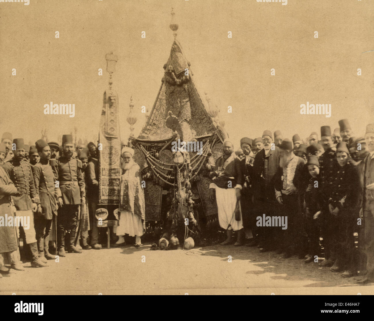 The holy caravan in the Ṣem - Caravan on its way to Mecca for the Hajj, after leaving Damascus. Soldiers and dignitaries with camel carrying the palanquin (Mahmal), the emblem of the Ottoman sultan, circa 1890 Stock Photo