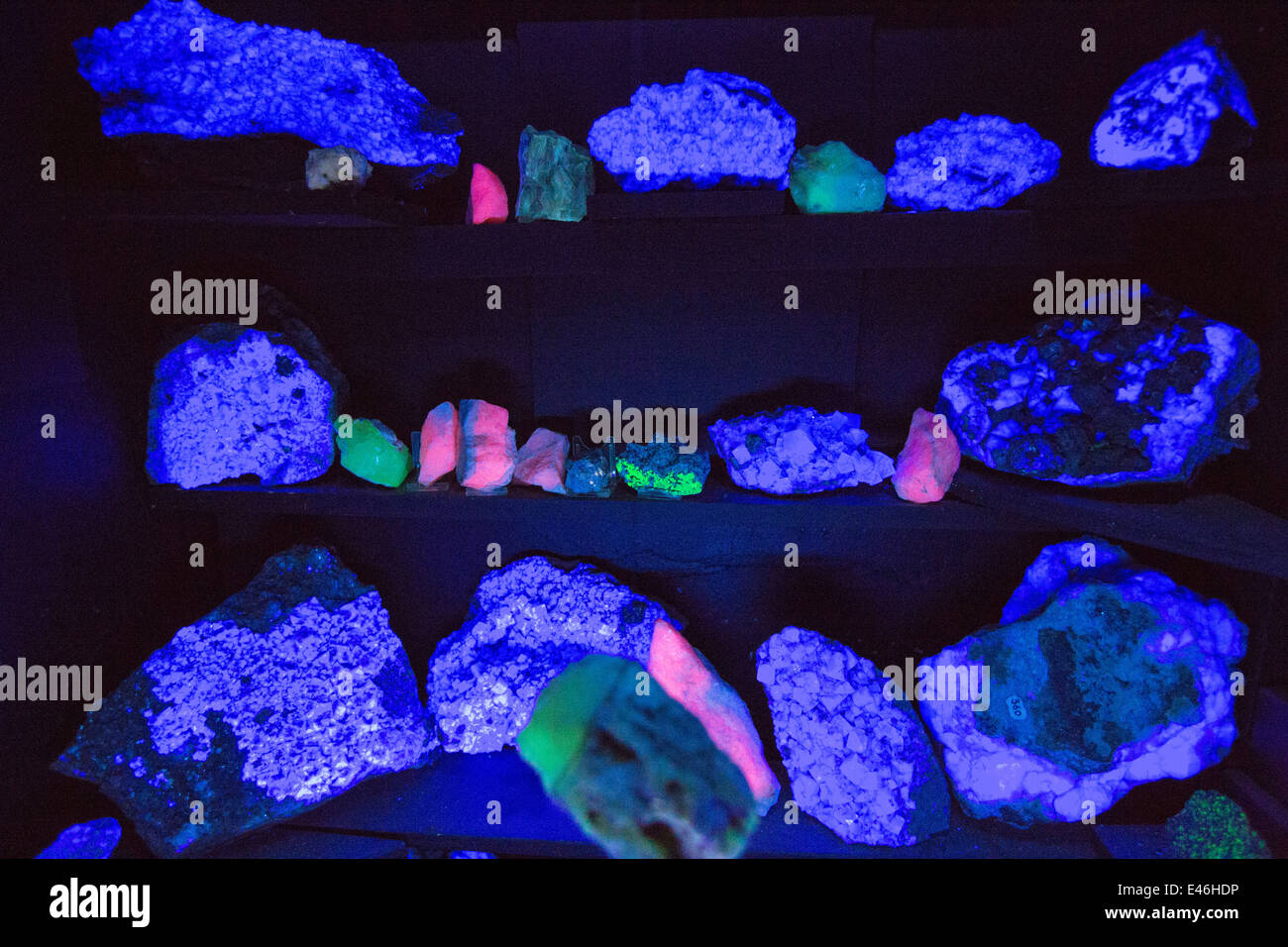 Fluorescent minerals hi-res stock photography and images - Alamy