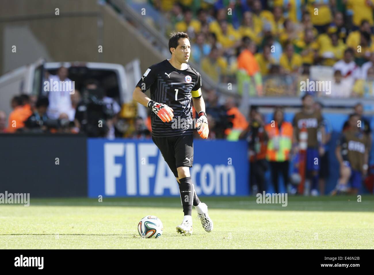 Belo Horizonte, Brazil. 28th June, 2014. Claudio Bravo (CHI) Football/Soccer : FIFA World Cup Brazil 2014 round of 16 match between Brazil and Chile at the Mineirao Stadium in Belo Horizonte, Brazil . © AFLO/Alamy Live News Stock Photo