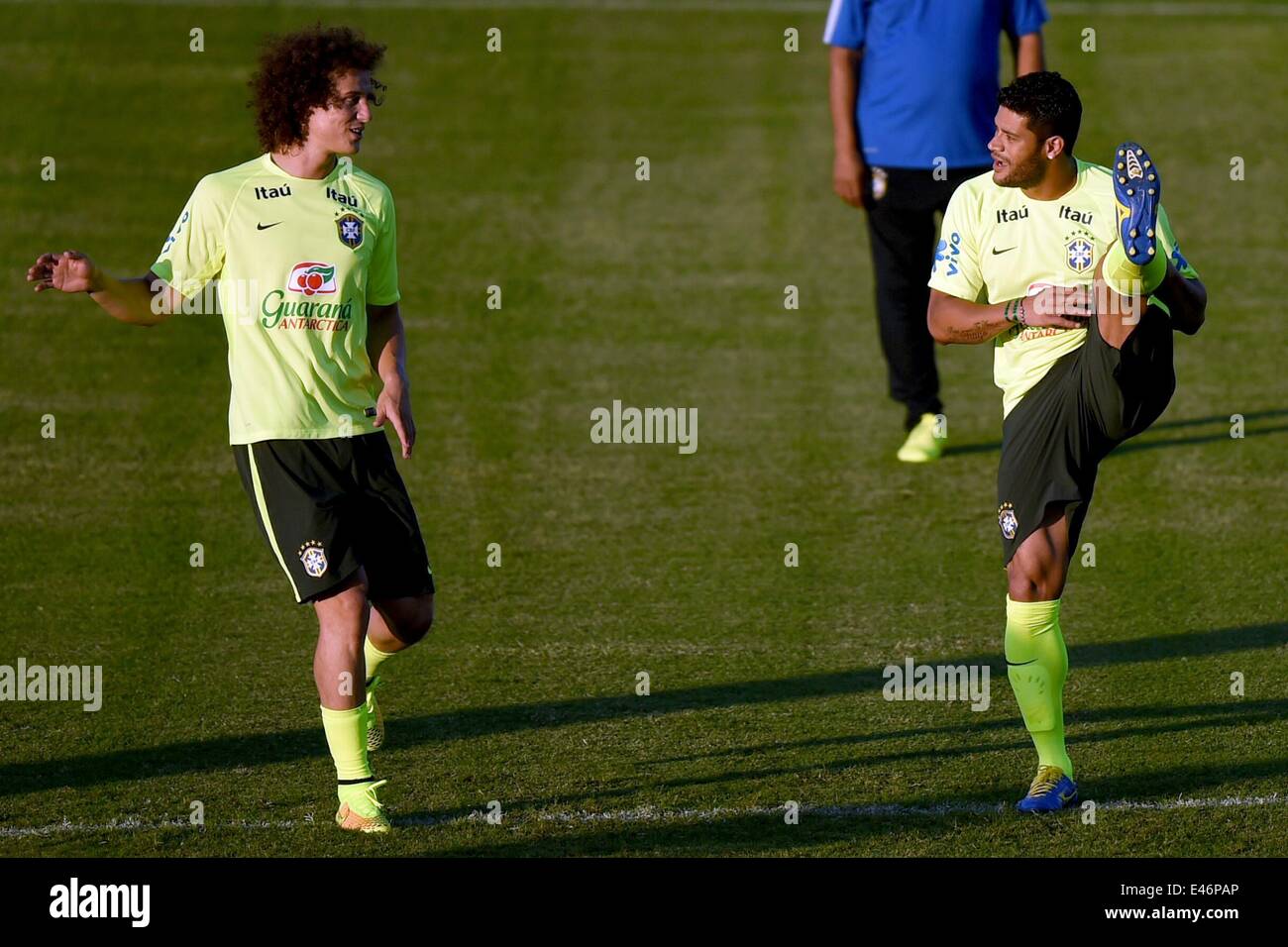 Fortaleza, Brazil. 3rd July, 2014. Brazil's David Luiz (L) and Hulk practice during a training session before the quaterfinal World Cup soccer match between Brazil and Colombia in Fortaleza, Brazil, 3 July 2014. Photo: Marius Becker/dpa/Alamy Live News Stock Photo