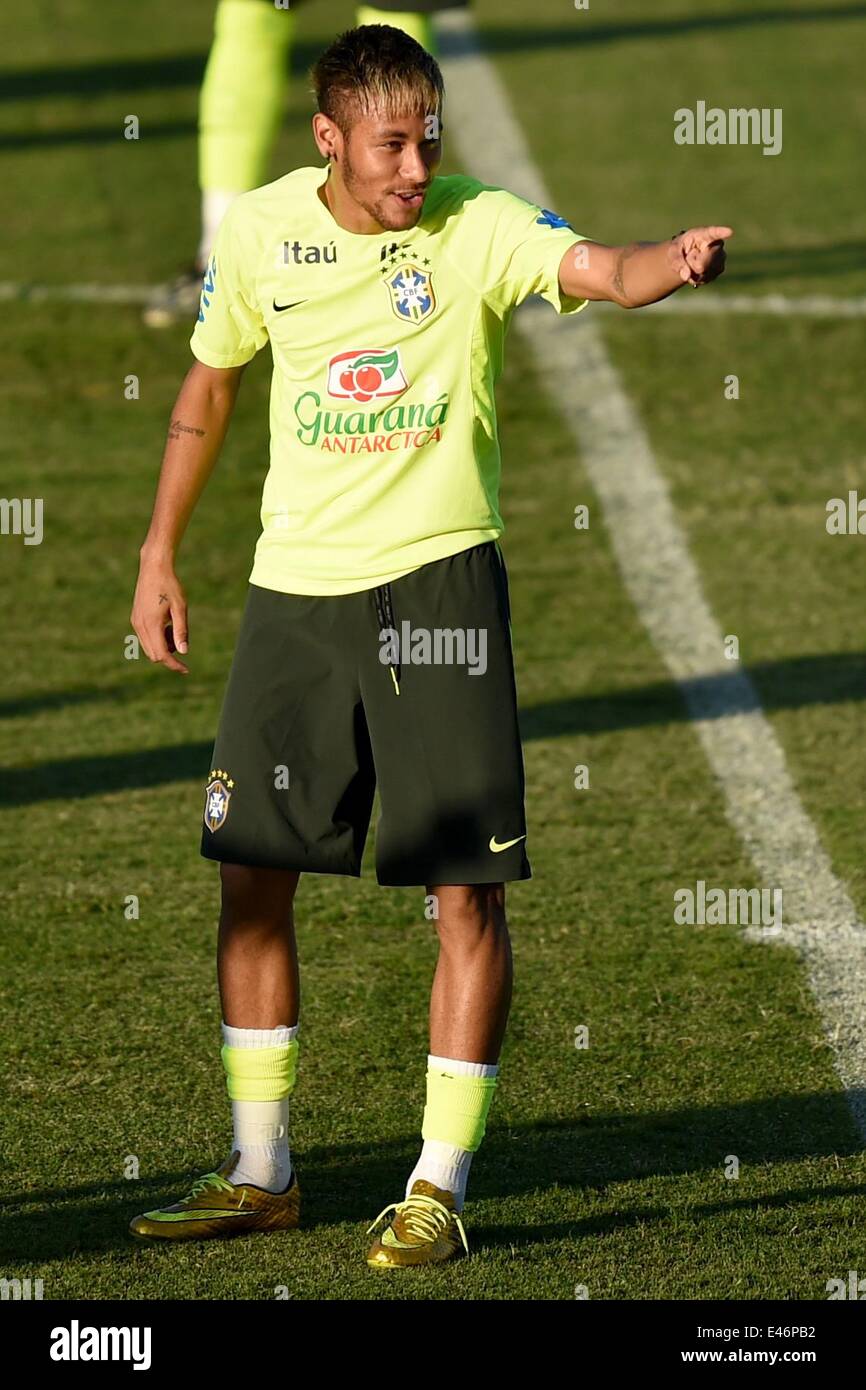 Fortaleza, Brazil. 3rd July, 2014. Brazil's Neymar practices during a  training session before the quaterfinal World Cup soccer match between  Brazil and Colombia in Fortaleza, Brazil, 3 July 2014. Photo: Marius  Becker/dpa/Alamy