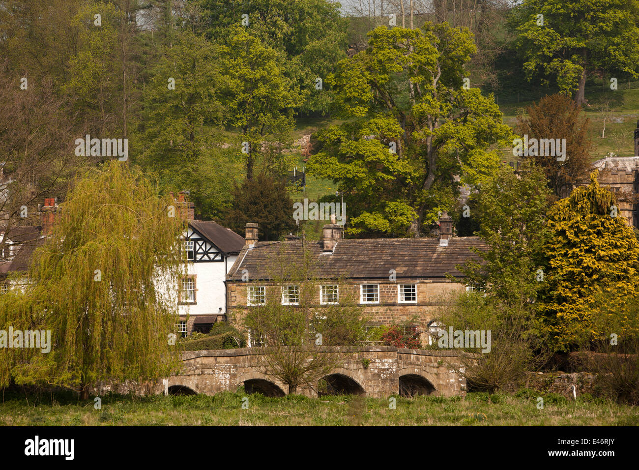 UK, Derbyshire, Peak District, Bakewell, old pack horse bridge over