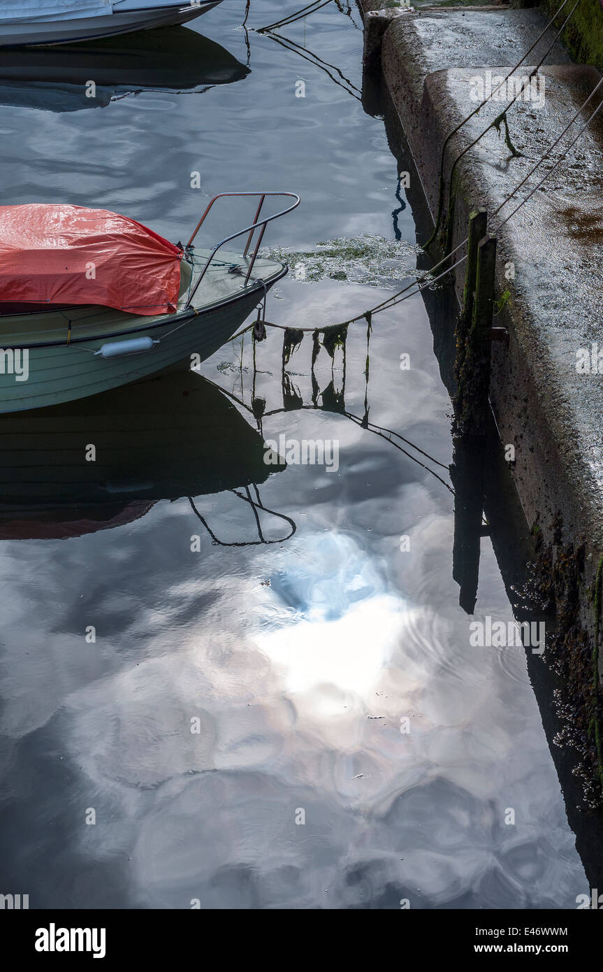 mooring,A mooring refers to any permanent structure to which a vessel may be secured. Examples