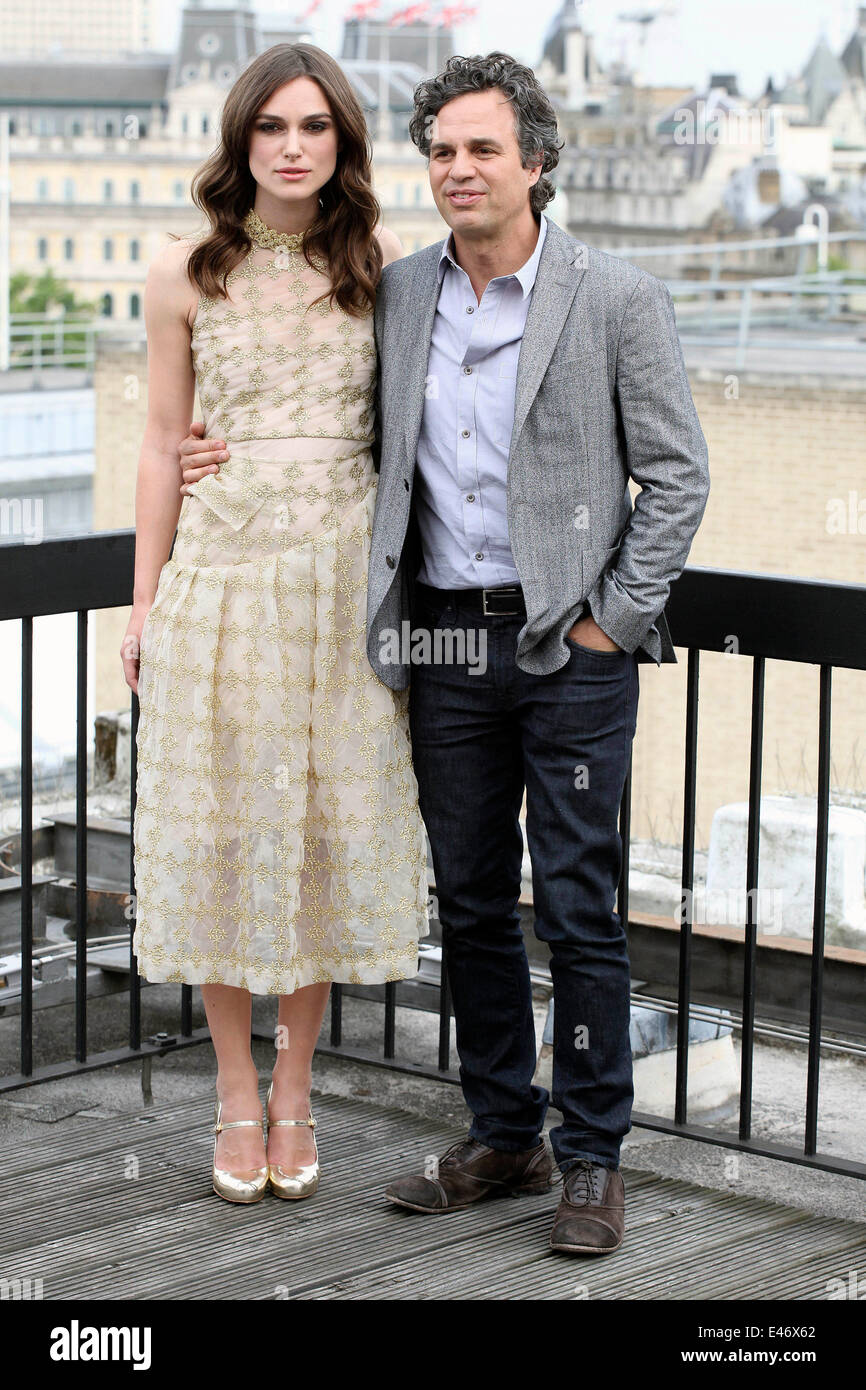 Keira Knightley and Mark Ruffalo attend a photocall for 'Begin Again', London. 02/07/2014 Stock Photo
