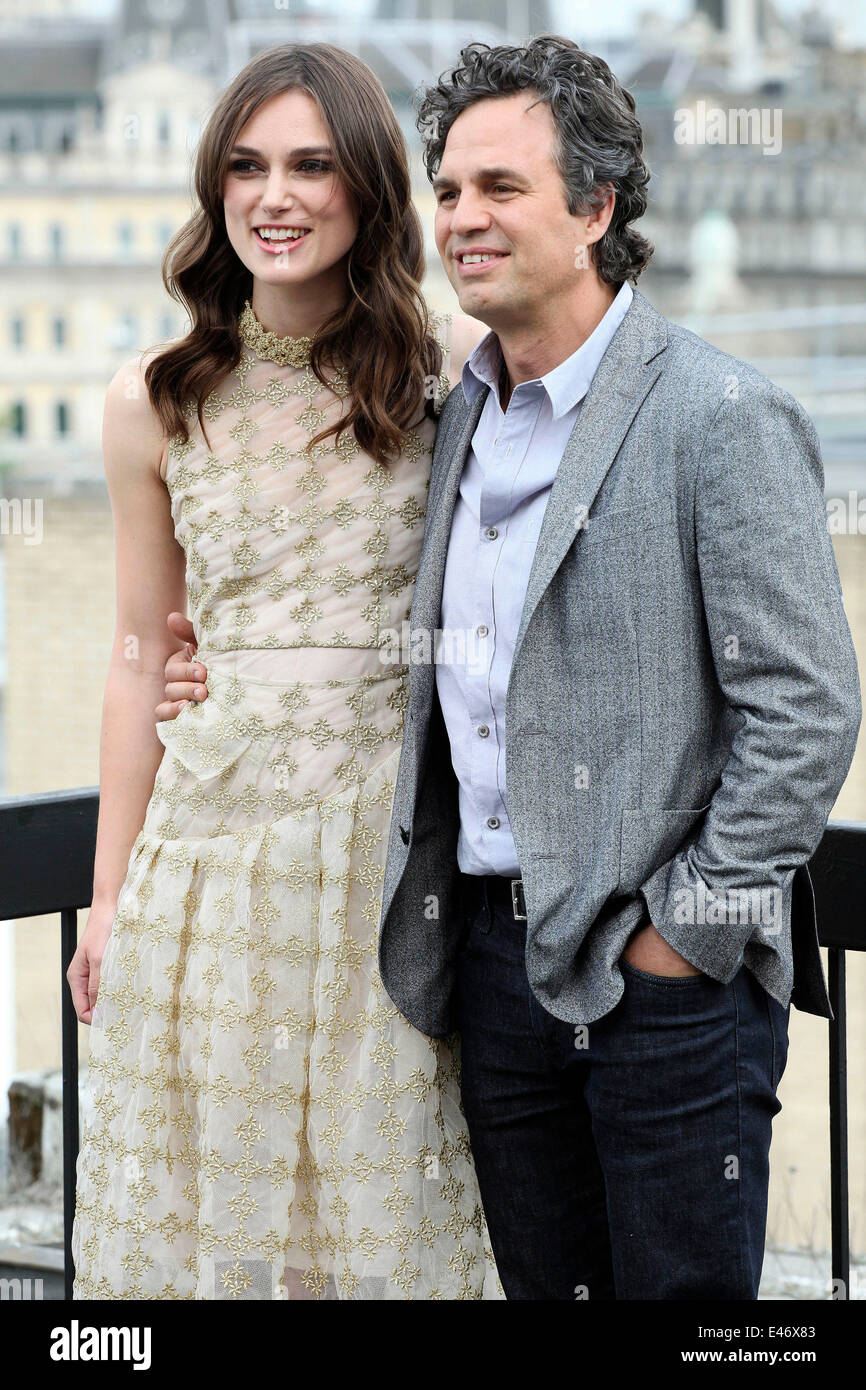 Keira Knightley and Mark Ruffalo attend a photocall for 'Begin Again', London. 02/07/2014 Stock Photo