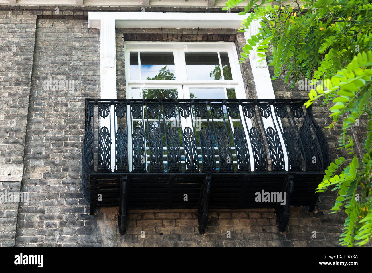 Metal juliet balcony hi-res stock photography and images - Alamy