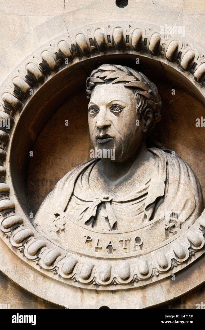 Plato Inset sculpture in the wall of Wollaton Hall in Nottingham Plato 428/427 or 424/423 BC – 348/347 BC) was a philosopher and Stock Photo