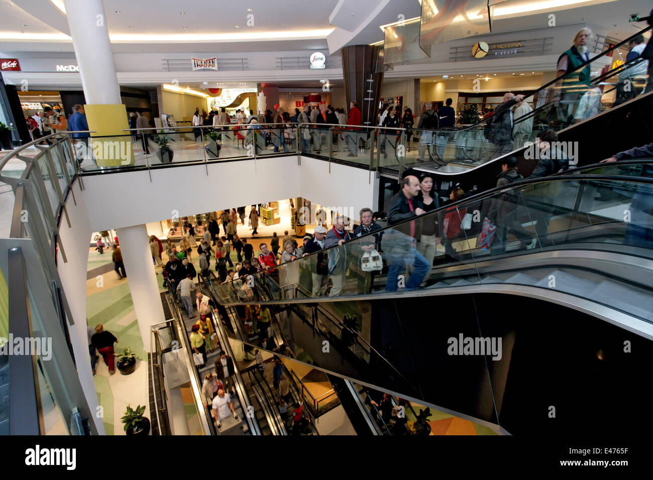 Shopping center alexa hi-res stock photography and images - Page 3 - Alamy