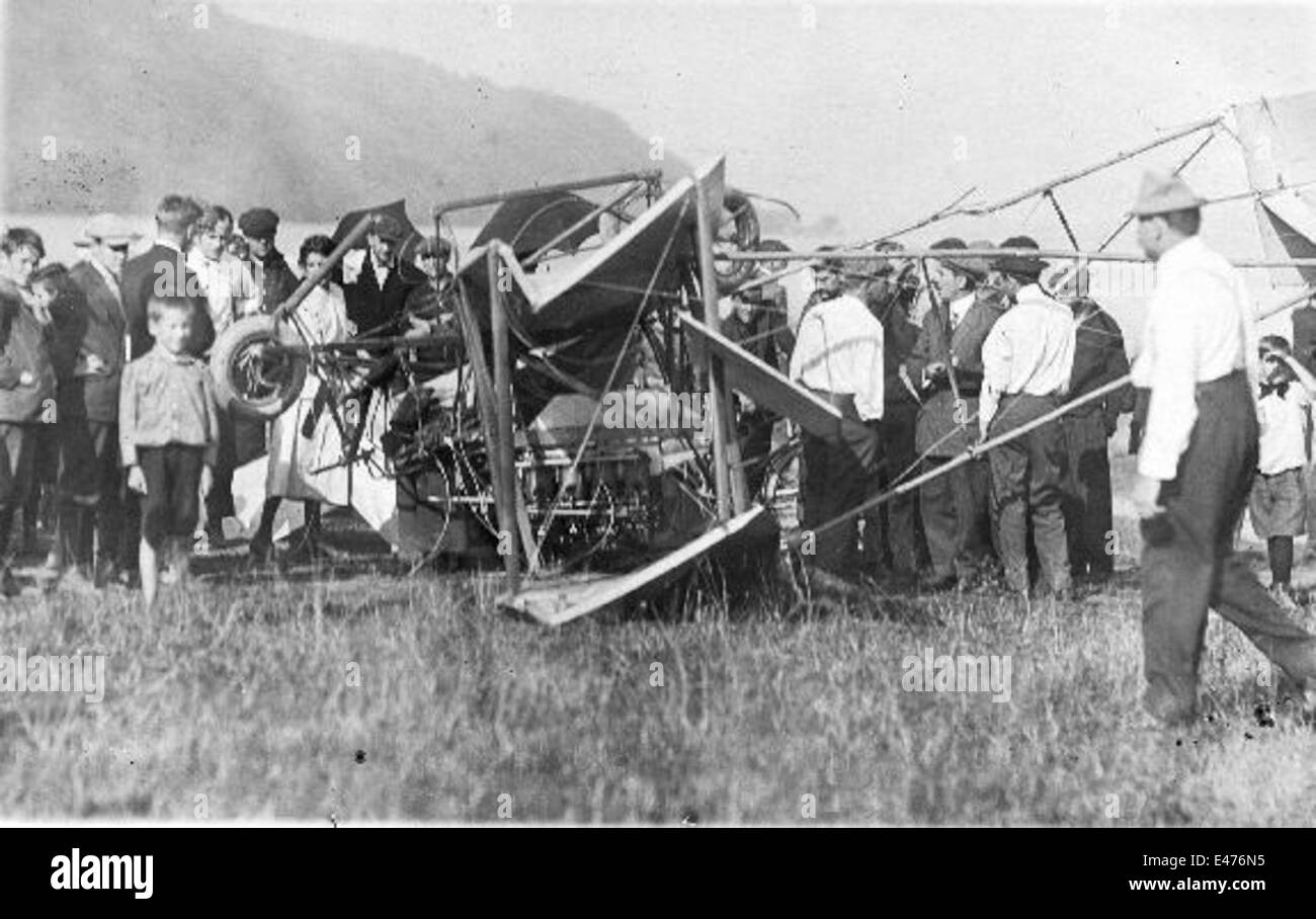 A Curtiss aircraft, registered AL14-A 077, involved in a plane crash at ...