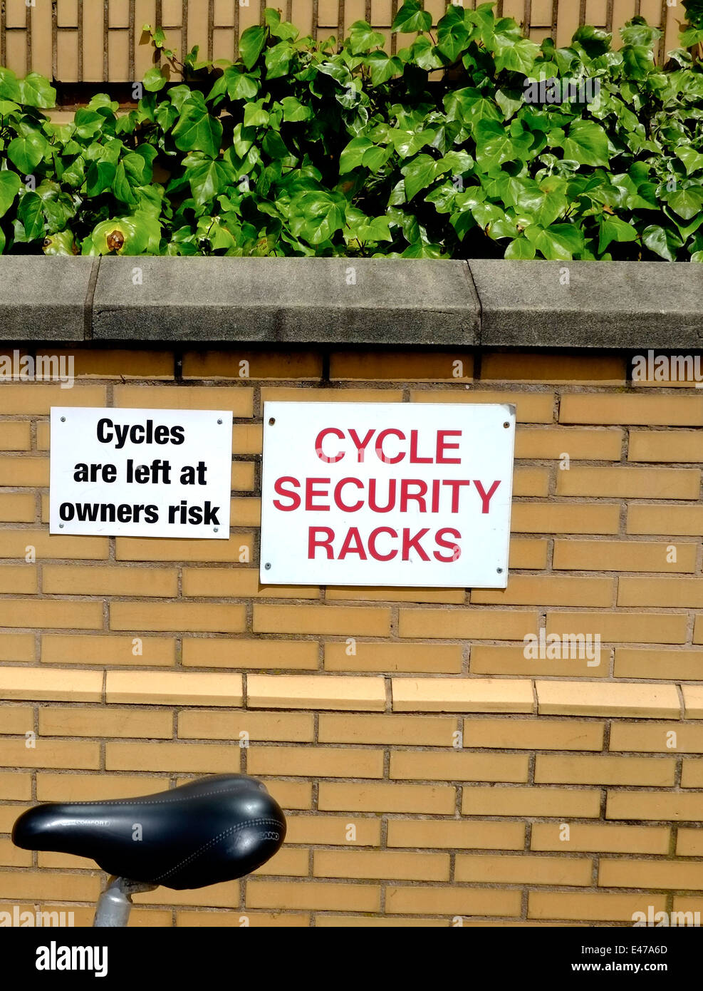 Security rack hi-res stock photography and images - Alamy