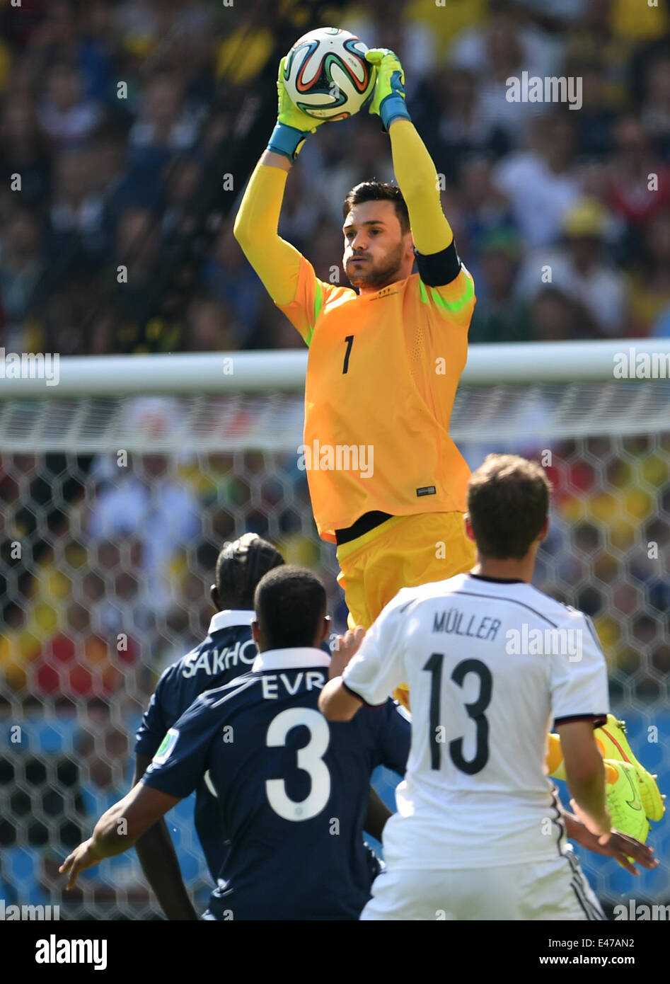 Rio de Janeiro, Brazil. 04th July, 2014. Goalkeeper Hugo Lloris of France (top) catches the ball during the FIFA World Cup 2014 quarter final soccer match between France and Germany at Estadio do Maracana in Rio de Janeiro, Brazil, 04 July 2014. Photo: Andreas Gebert/dpa/Alamy Live News Stock Photo