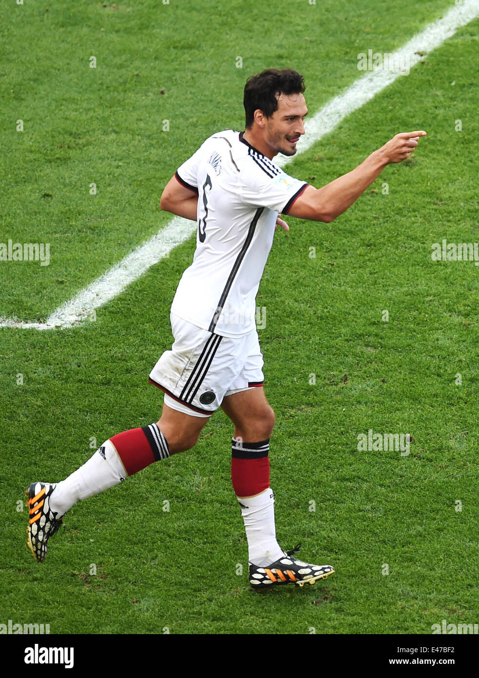 Rio de Janeiro, Brazil. 04th July, 2014. Mats Hummels of Germany celebrates his 0-1 goal during the FIFA World Cup 2014 quarter final soccer match between France and Germany at Estadio do Maracana in Rio de Janeiro, Brazil, 04 July 2014. Photo: Marcus Brandt/dpa/Alamy Live News Stock Photo