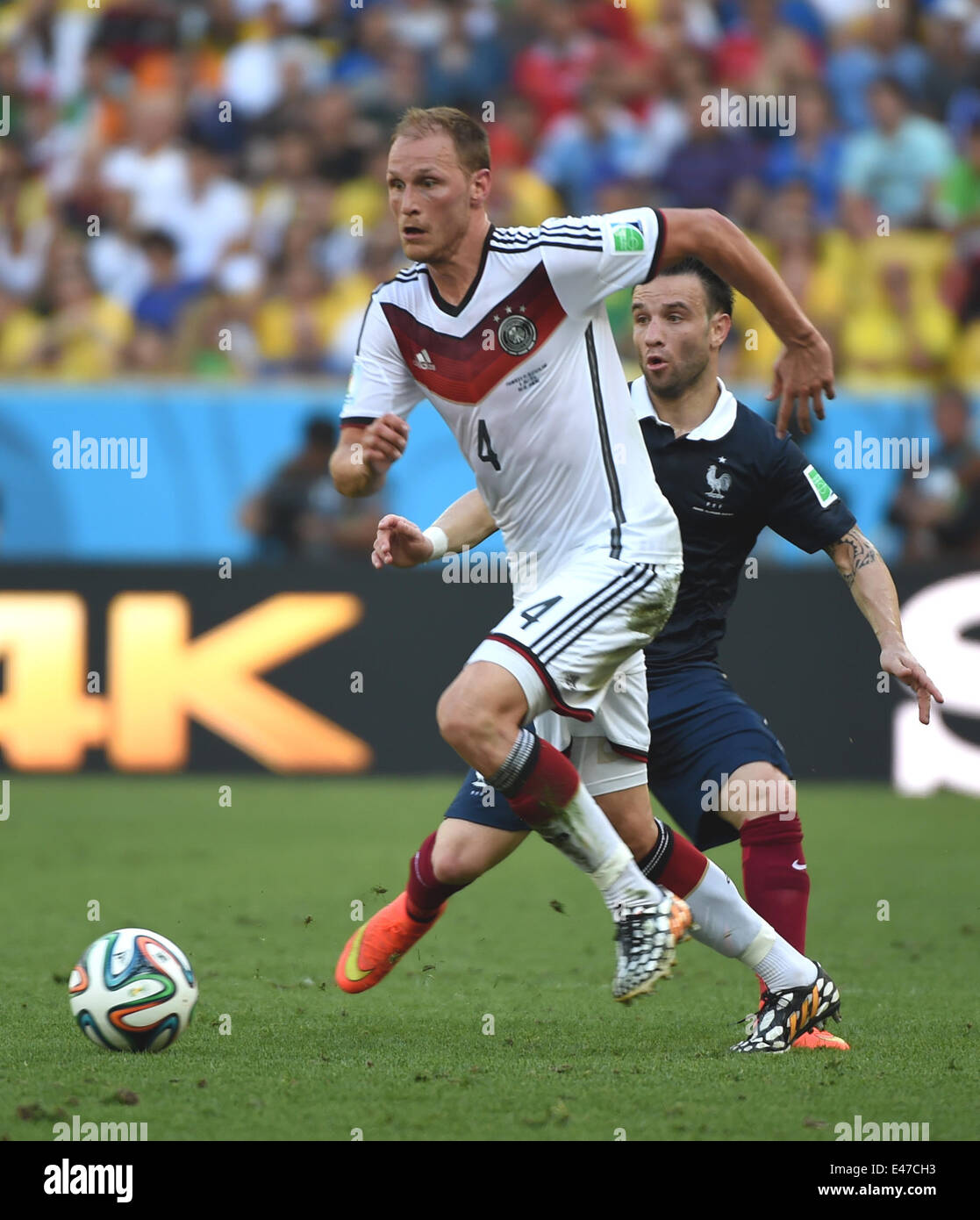 Rio De Janeiro, Brazil. 4th July, 2014. Germany's Benedikt Howedes runs with the ball during a quarter-finals match between France and Germany of 2014 FIFA World Cup at the Estadio do Maracana Stadium in Rio de Janeiro, Brazil, on July 4, 2014. Credit:  Wang Yuguo/Xinhua/Alamy Live News Stock Photo