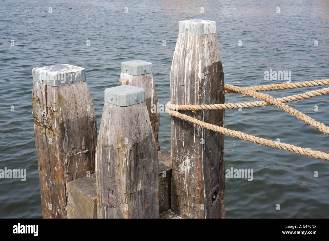 Mooring post tied rope wharf hi-res stock photography and images - Alamy