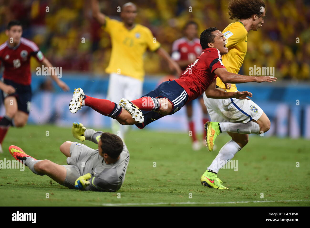 Fortaleza, Brazil. 04th July, 2014. Goalkeeper Julio Cesar (L) of Brazil and Carlos Bacca (C) of Colombia vie for the ball during the FIFA World Cup 2014 quarter final match soccer between Brazil and Colombia at the Estadio Castelao in Fortaleza, Brazil, 04 July 2014. Photo: Marius Becker/dpa/Alamy Live News Stock Photo